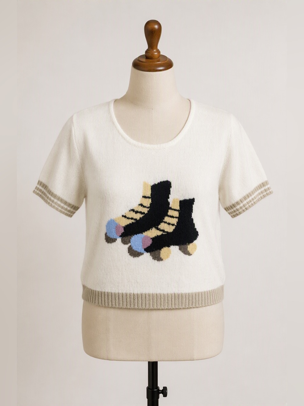 Vintage Canda Roller Skate Sweater Knit Top Cream Short Sleeve Retro